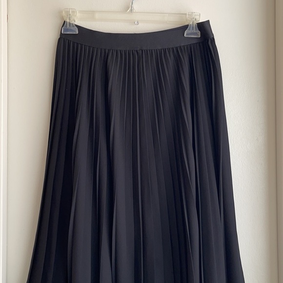 Express Black Pleated Knee Length Midi Skirt, Size S - Picture 4 of 8